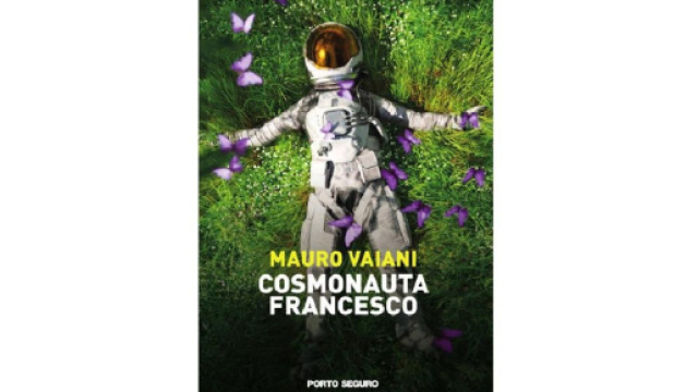 La copertina del libro 'Cosmonauta Francesco'