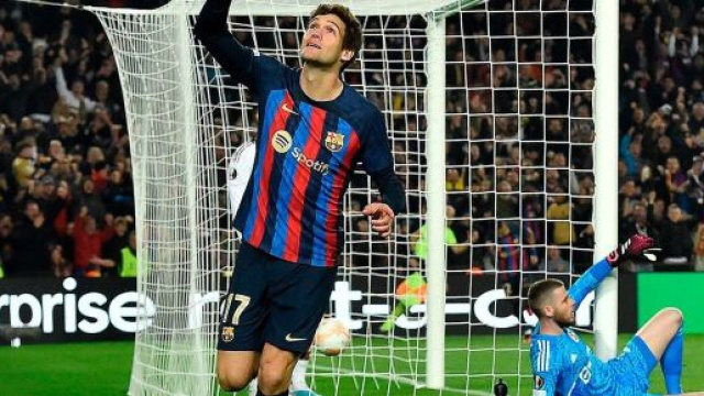 Les fans du Barça félicitent Alonso pour avoir brillamment couvert Christensen (Screenshot Twitter @Pizzero_100)