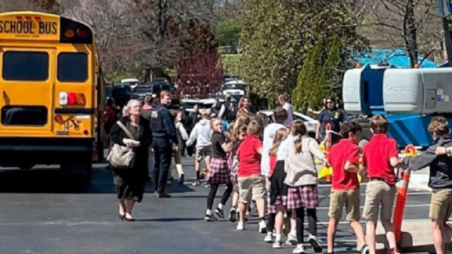 Les élèves évacués à la suite de la fusillade à Nashville (Screenshoot Twitter @dailychretiens)