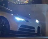 El momento en que el Bugatti de Ronaldo toca con los bajos provocando un fuerte ruido (Captura Instagram @hoymatriculado)