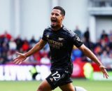 William Saliba sous les couleurs d'Arsenal (capture Twitter Vibes Foot)