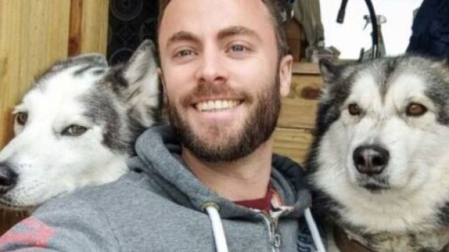 L'ancien candidat de Marié au premier regard aurait une nouvelle amoureuse (source : Instagram @axel_n_dogs)