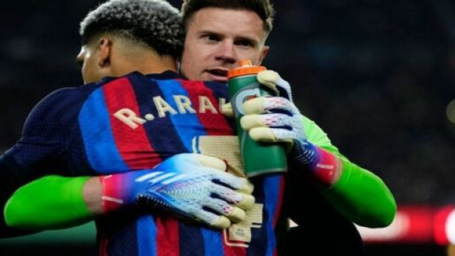 Ronald Araujo et Ter Stegen @Capture d'&eacute;cran