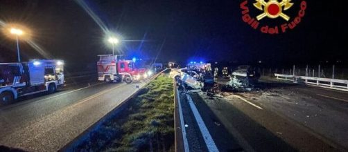 Doppio schianto sull'A1, coinvolte anche l'ambulanza e l'automedica.