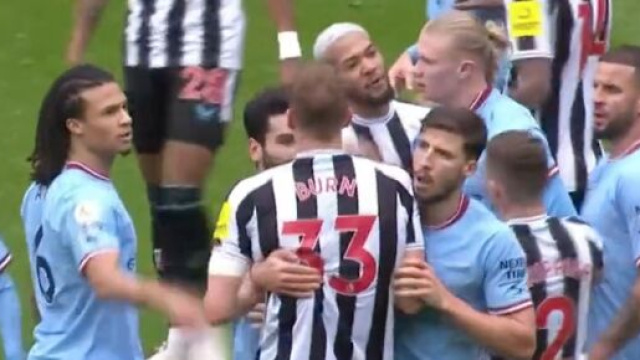 Haaland au coeur de séquences insolites face à Newcastle. (screenshot Twitter - @HRivayrand)