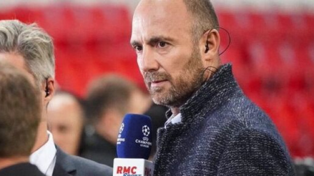 Christophe Dugarry au micro d'RMC (capture Twitter Actu Foot)
