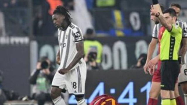 Moise Kean n'a pas tenu longtemps sur la pelouse. (screenshot twitter @Gazzetta_it)
