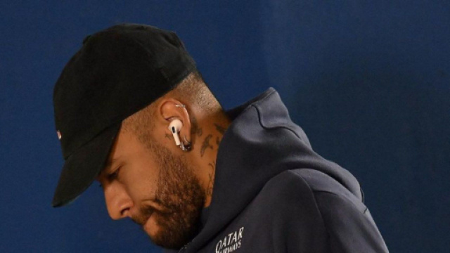Neymar absent pour une durée de 3 à 4 mois.(Screenshots on Twitter @Neymar.Jr)