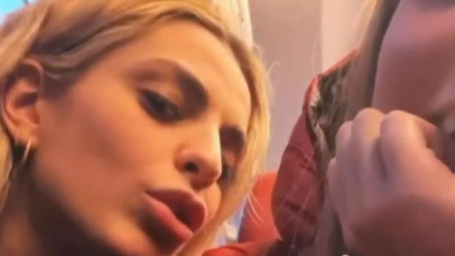 Uomini e donne, l'amica di Carola 'spoilera' la scelta: 'Gonfie cos&igrave;, andr&agrave; tutto bene'.