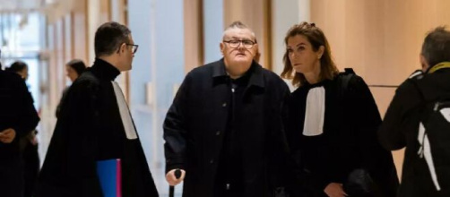 Prison avec sursis requise contre Pierre Ménès, l'ex-chroniqueur accusé d'agressions sexuelles Twitter @Delcroixx