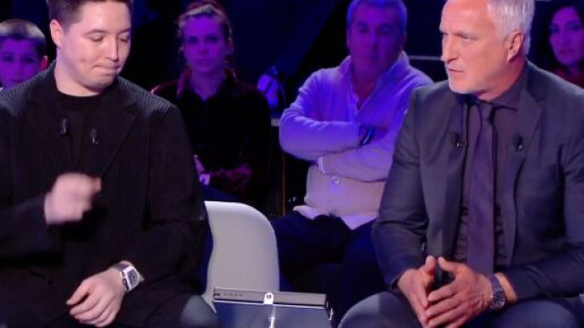 David Ginola en colère sur le plateau du CFC. (screenshot Twitter - @Canal+)