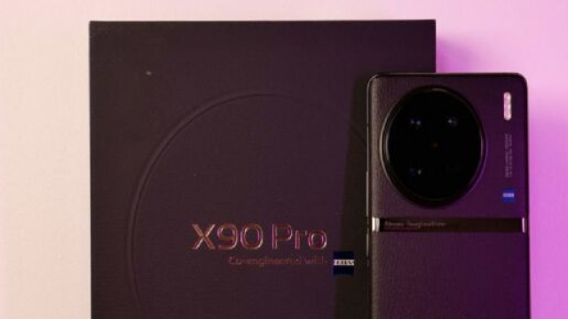 Vivo met sur le marché le X90 Pro avec un triple capteurs photo (Screenshoot Twitter @JournalDuGeek)