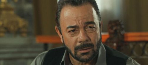 Terra amara puntate turche:Fekeli è sconvolto appreso che Yilmaz è il papà di Adnan.
