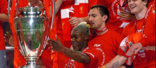 Djibril Cissé a remporté la Ligue des champions avec Liverpool en 2005. (screenshot Twitter - @Petrit_Sfj)