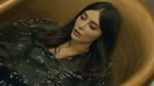 Terra amara,trame turche: la dottoressa Mujgan tenta il suicidio.