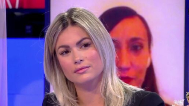 Carla Moreau se fait plus discrète ces derniers temps. Screenshot C8