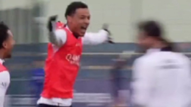 Hugo Ekitike buteur lors de l’entraînement du jour (capture Twitter PSG COMMUNITY)