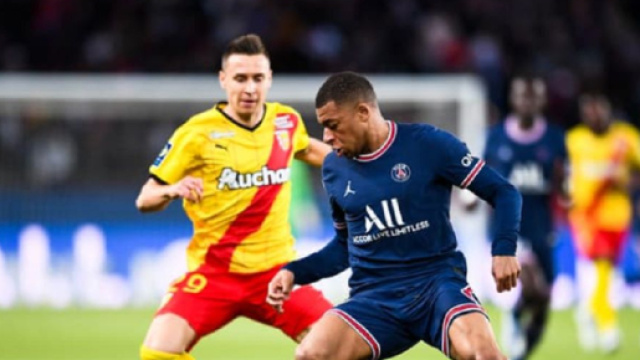 Mbappé devra se réveiller après plusieurs matchs insipides. Twitter @WYN_RC_LENS