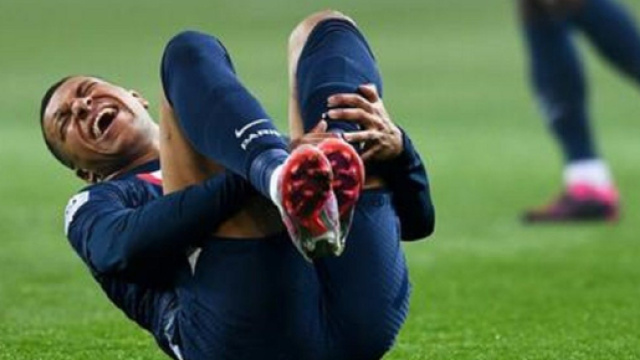 Kylian Mbappé en mauvaise posture (capture Facebook @RMC Sport)