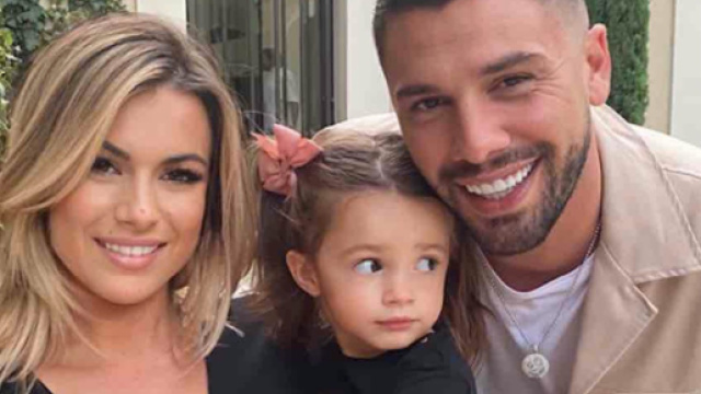 Kévin Guedj et Carla restent soudés pour le petite. Source : Instagram @Kevinguedj