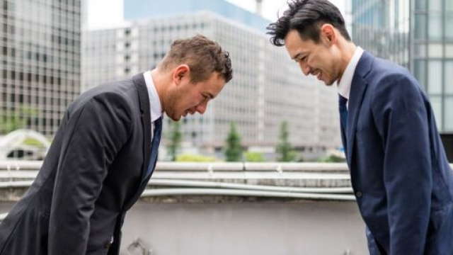 L' inchino in Giappone come forma di saluto.