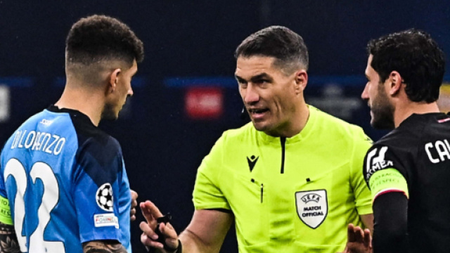 Milan-Napoli, polemiche sull'arbitraggio: Spalletti lamenta il mancato giallo a Leao.