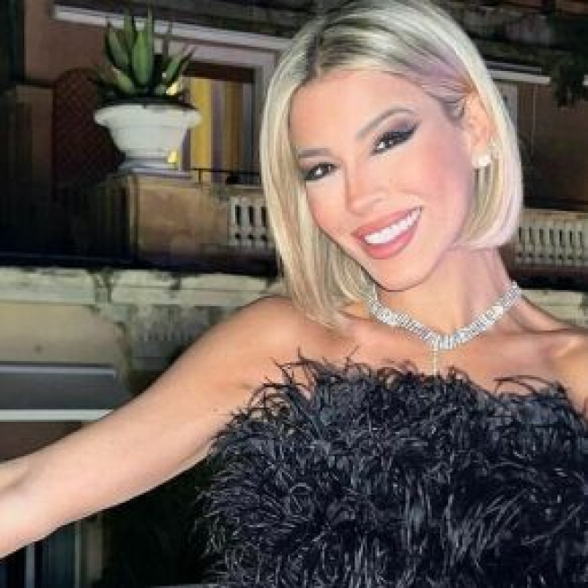 Oriana Marzoli, nuovo progetto all'orizzonte: l'ex gieffina lancia una linea di costumi.