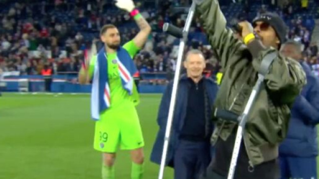 Kimpembe a chambré les Lensois ce samedi au Parc des Princes. (screenshot Twitter - @CanalplusFoot)