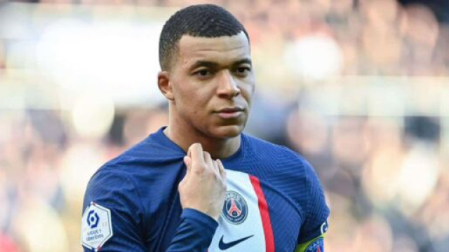 Mbappé n'a pas aimé l'attitude du PSG ces derniers jours. (screenshot Twitter - @kamanmpo)