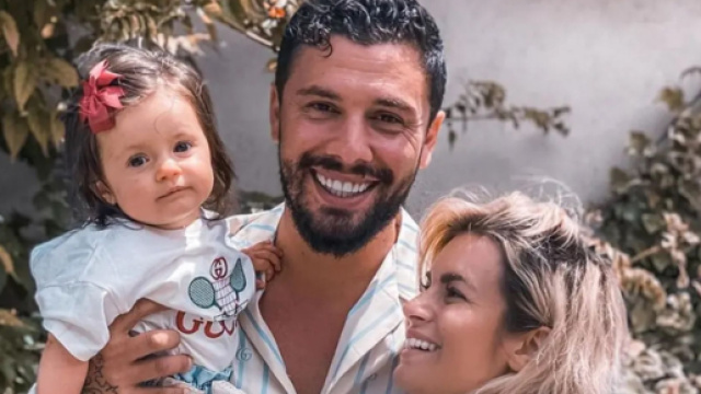 Kevin Guedj fait son possible pour éviter la diffusion de vidéos compromettantes de Carla Moreau. Source : screenshots Instagram @kevinguedj