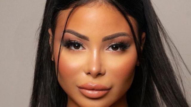 Maeva Ghennam critique le travail d'une prothésiste ongulaire. Source : screenshot Instagram @maevaghennam