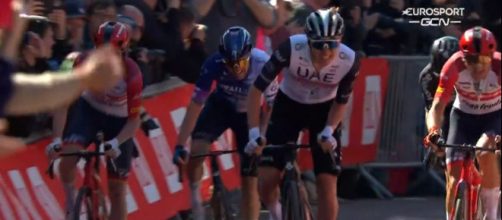 Ciclismo, la vittoria di Tadej Pogačar alla Freccia Vallone.