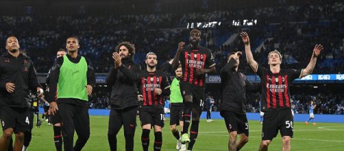 La festa dei rossoneri a fine partita sotto la tribuna ospiti - foto di: acmilan.com