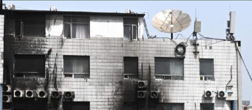 L'hôpital incendié à Pékin (Screenshoot Twitter @sudinfo_be)