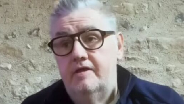 Le journaliste sportif de 59 ans Pierre M&eacute;n&egrave;s (capture @YouTube Pierrot le Foot)