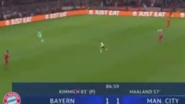 Upamecano a v&eacute;cu une soir&eacute;e tr&egrave;s difficile contre Manchester City. (screenshot Twitter - @HRivayrand)