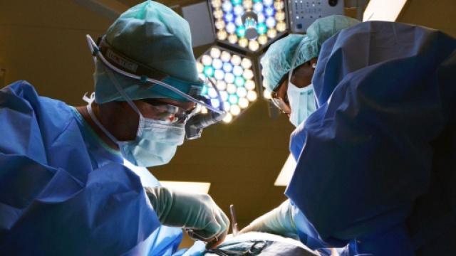 Un'operazione chirurgica (&copy; Marionbrun/Pixabay)