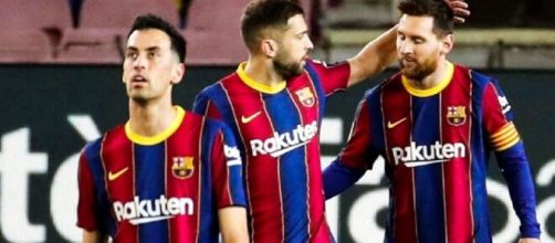 Lionel Messi a passé la soirée avec ses anciens coéquipiers, Sergio Busquets et Jordi Alba (Screenshoot Twitter @Clubf00tball)