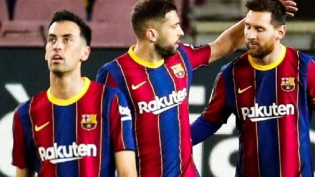 Lionel Messi a passé la soirée avec ses anciens coéquipiers, Sergio Busquets et Jordi Alba (Screenshoot Twitter @Clubf00tball)