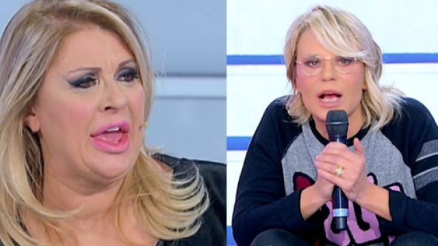U&D, spoiler puntata del 26 aprile: Tina litiga furiosamente, Maria De Filippi la rimprovera.