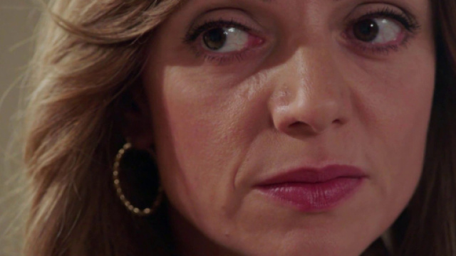 Tempesta d'amore, anticipazioni: Lia spruzza spray al peperoncino in faccia ad Ariane.