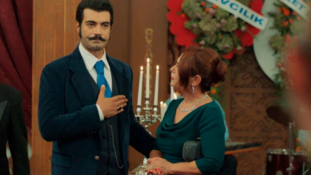 Terra amara trame turche:Demir umilia la madre durante le nozze di Sabahattin e Julide.