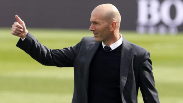 Zinedine Zidane pourrait à nouveau officier sur un banc la saison prochaine (screenshot Twitter - @le10sport)