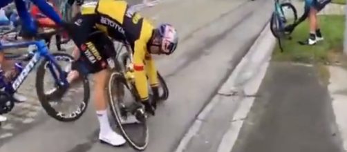 Wout van Aert dopo la caduta del Giro delle Fiandre