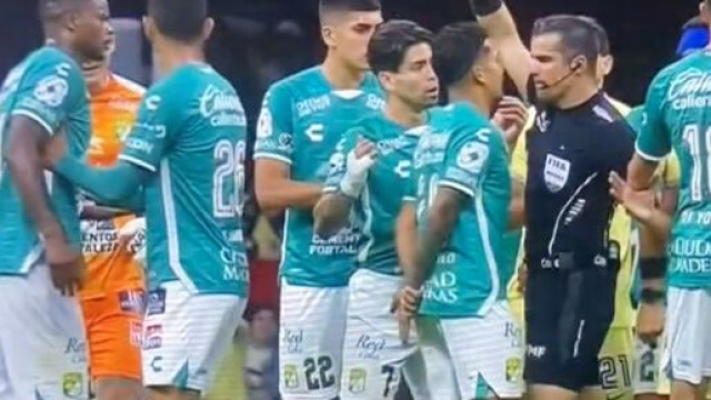La rencontre entre le Leon et le Club America a été le théâtre d'une scène assez insolite. (screenshot Twitter - @ramosrizo)