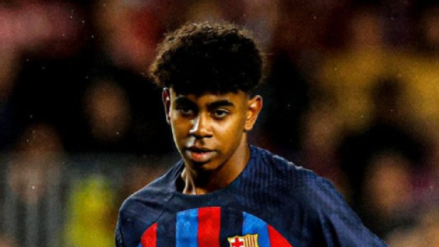 À 15 ans, Lamine Yamal a remplacé Gavi face à Betis Séville. Twitter @GukSpor