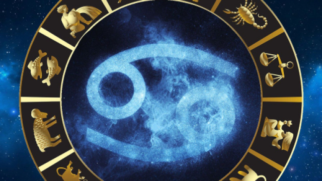 Previsioni astrali del 5 aprile 2023: per la Bilancia alti e bassi, Acquario al top.