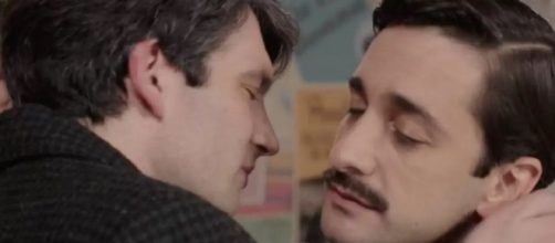 Il Paradiso delle Signore 7, Marco potrebbe scoprire la storia d'amore segreta tra Roberto e Mario.