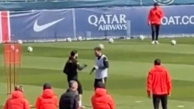 Leo Messi pas certain de prolonger son contrat au PSG à la fin de saison. (screenshot Twitter - @LMDPSG)