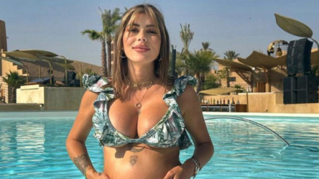 Sarah Lopez s'exprime après la naissance de sa petite fille. (Source : screenshot Instagram @sarahlopezoff_